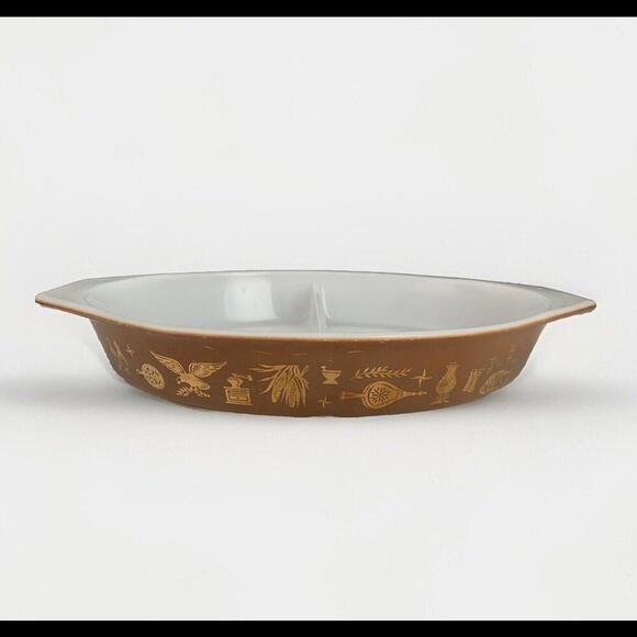 PYREX Early Americana Divided Casserole Brown Gold Cat Eagle 1 1/2 quart Vintage - Picture 1 of 11